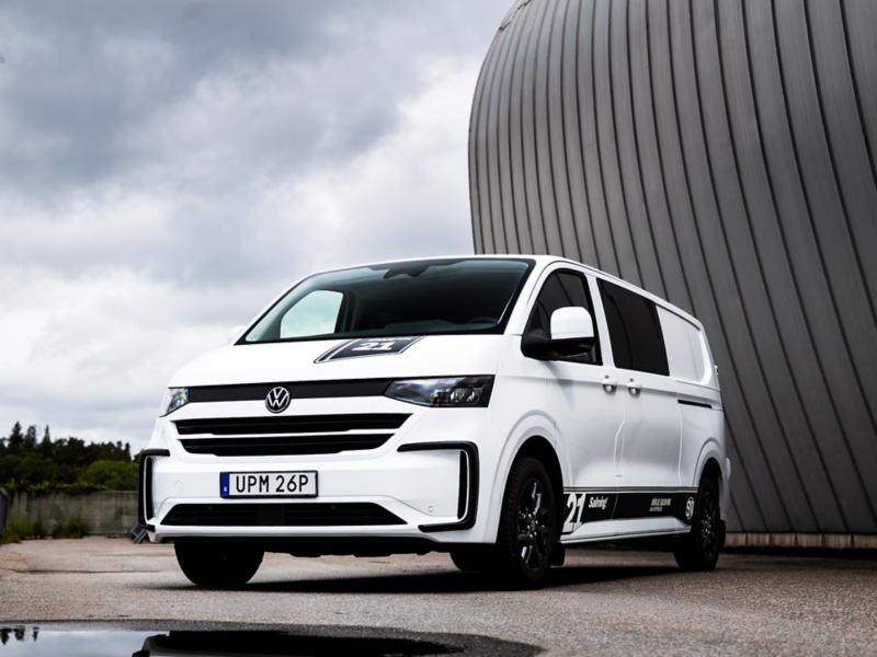 Transporter Twin Cabin Salming Edition snett framifrån