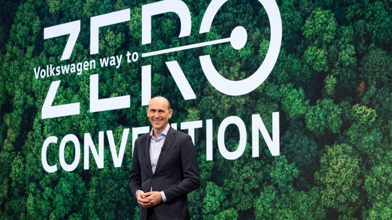 Ralf Brandstatter, CEO de Volkswagen en presentación Way To Zero. 