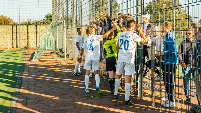 FC Internationale Berlin II, Jubeln mit Fans