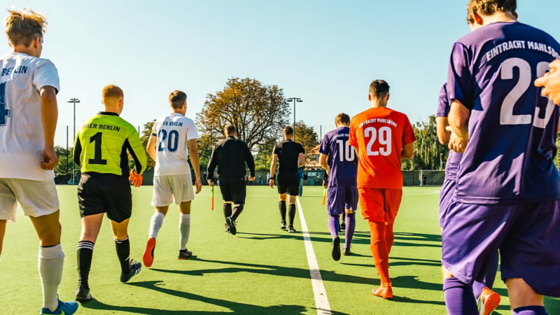 FC Internationale Berlin II und BSV Eintracht Mahlsdorf II, Einlaufen