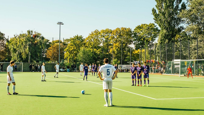 FC Internationale Berlin II und BSV Eintract Mahlsdorf II, Freistoß