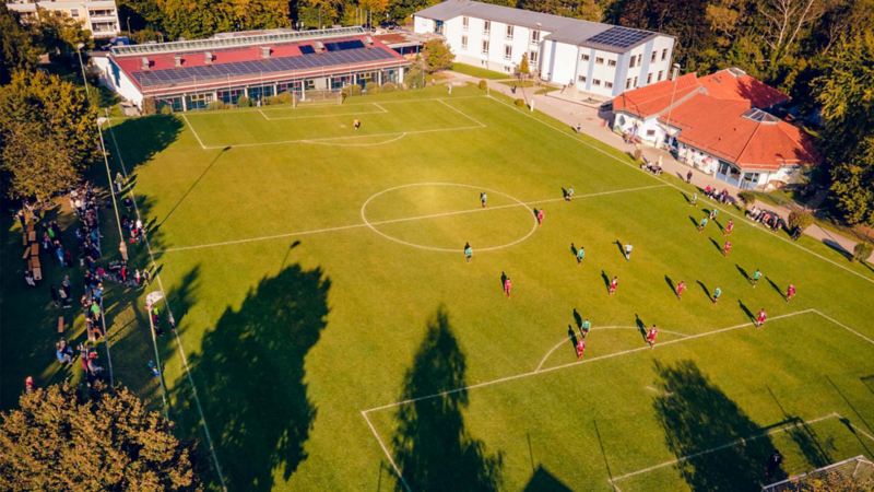  TSV Hechendorf, Spielfeld mit Gefälle