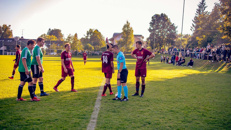 TSV Hechendorf I und FC Maisach II, Schiedsrichter pfeift