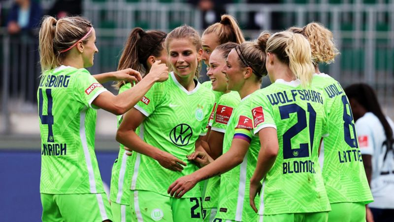 VfL Wolfsburg Frauen, Kathrin Hendrich, Tabea Waßmuth, Svenja Huth, Rebecka Blomqvist, Lena Lattwein​