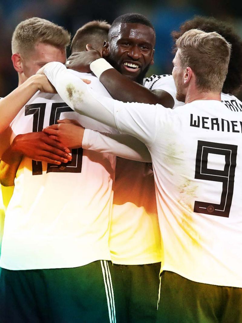 Antonio Rüdiger jubelt mit der deutschen Nationalmannschaft