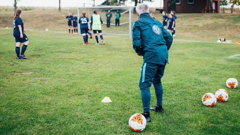 Tag der Amateure, Pierre Littbarski, SG Elm-Sundern, 11 Freunde