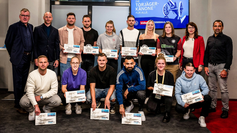 Ein Gruppenbild aller Torjägerkanonen-Gewinner und -Gewinnerinnen