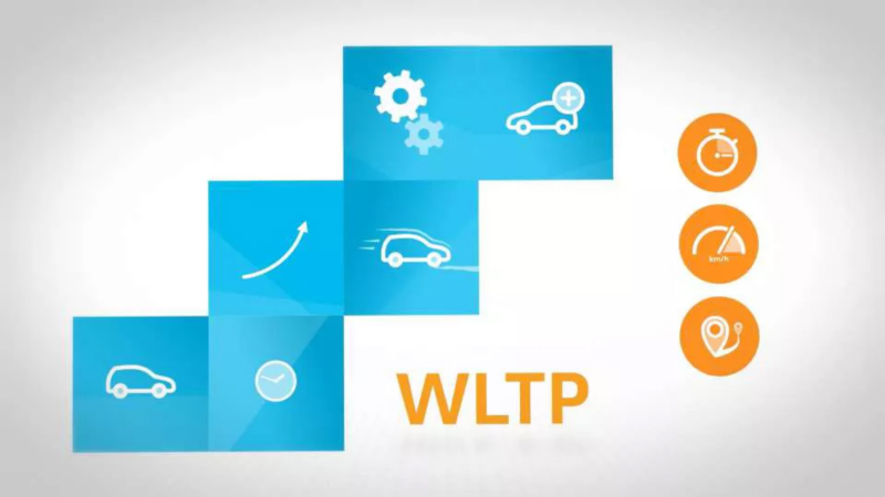 Infographie sur le thème WLTP, montrant des icônes liées à l'automobile, à la performance et aux tests. On y voit des voitures, un engrenage, une flèche ascendante, une horloge, un compteur de vitesse en km/h, et un symbole de localisation. Le texte "WLTP" est proéminent au centre.