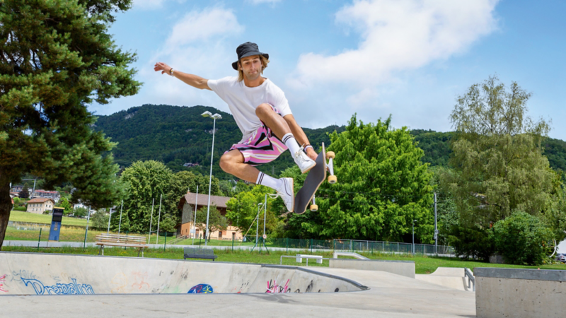 Pat Burgener en train de faire du skate sur la Sakterplatz