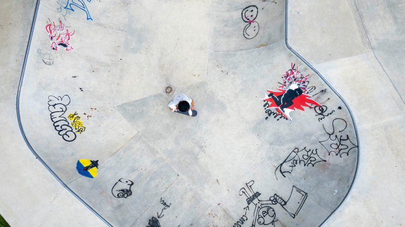 Une photo d'un terrain de skate vue du ciel