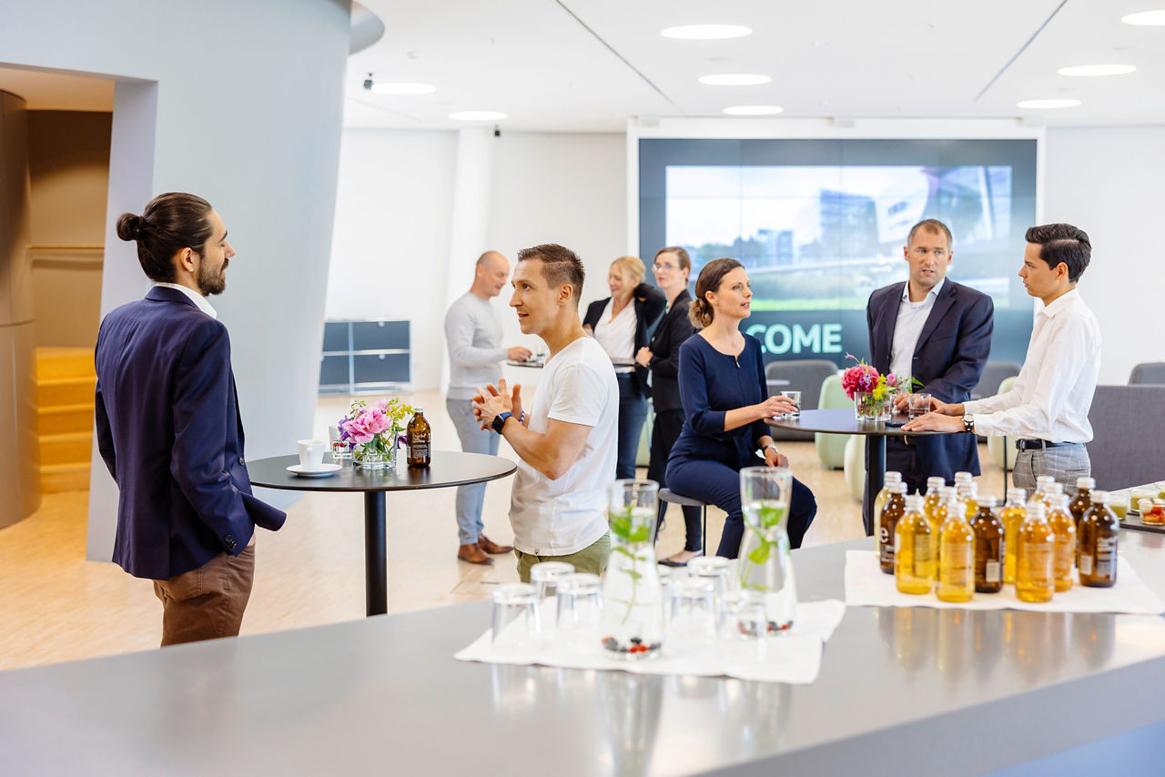 Event mit Gästen in einem Raum der Gläsernen Manufaktur
