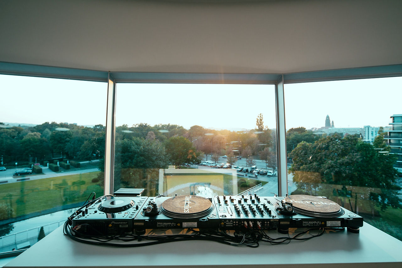 ID Lounge Atelier Innenansicht  mit Bar