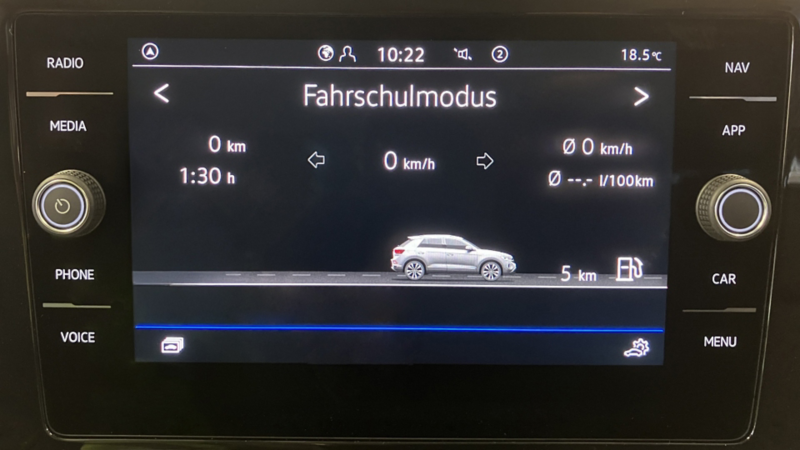 Fahrzeug-Infotainmentsystem im Fahrschulmodus