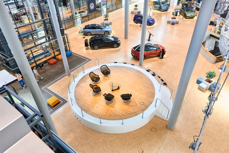 Ansicht ID Forum mit Highlightstage in der Gläsernen Manufaktur von Volkswagen